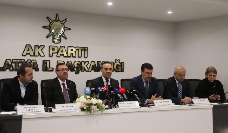 Bakan-Kacir-Duyurdu-Sanayi-Katma-Degeri-241-Milyar-Dolara-Cikti-featured