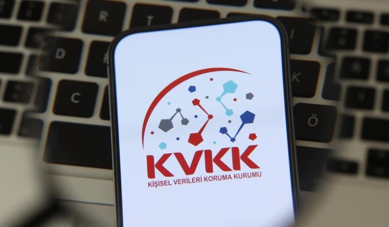 Kasalarda-telefon-numarasi-verme-donemi-sona-eriyor-featured