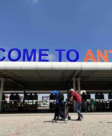 Antalya-Havalimani8217nda-Iki-Ayda-2-Milyon-Yolcu-Sinirina-Dayandi-featured