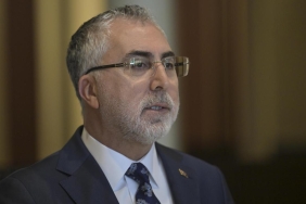 Bakan-Vedat-Isikhan-Calisma-Hayatinda-Sessiz-Bir-Devrim-Yaptik-featured