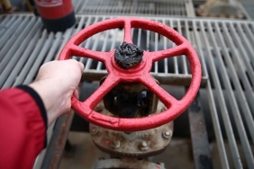 Brent-Petrol-Fiyatlarinda-Dusus-Varil-9777-Dolara-Geriledi-featured