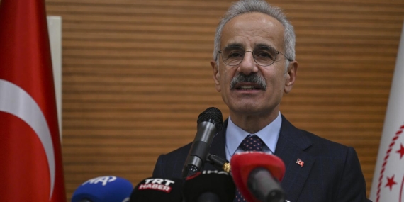 Uraloğlu: Hürmüz’deki 15 Türk Gemisiyle İletişim Sürüyor