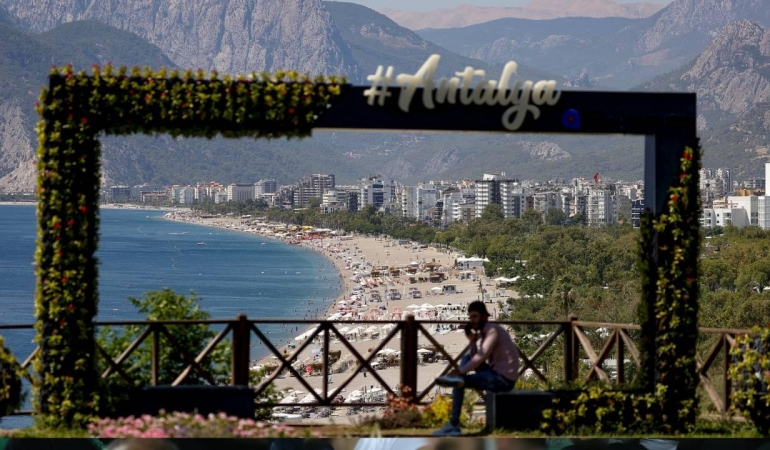 Antalya8217da-Yabanci-Turist-Sayisi-1-Milyon-250-Bin-Sinirini-Asti-featured