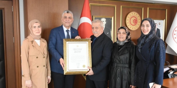 Bakan Bolat’tan Pakistanlı Aileye Jest Yapan Esnafa Anlamlı Berat