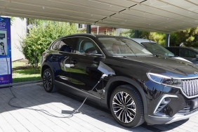 Otomobil-Pazari-Kuculdu-Elektrikli-Arac-Satislarinda-Artis-featured