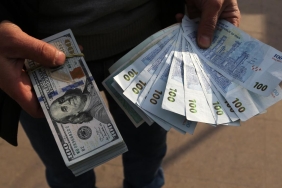 Iran8217da-Dolar-Rekor-Kirdi-Tumen-Karsisinda-Tarihi-Zirve-Goruldu-featured